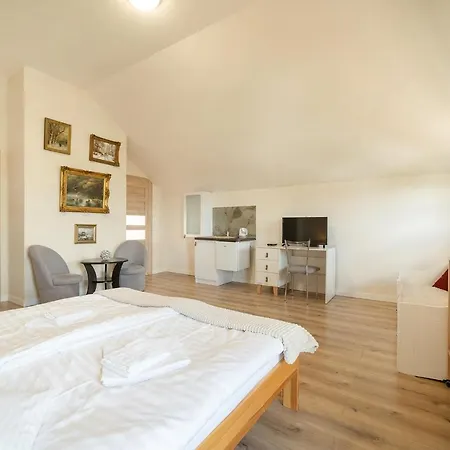 Urszuli 89-606 Ul Turystyczna 39 Хажуковы