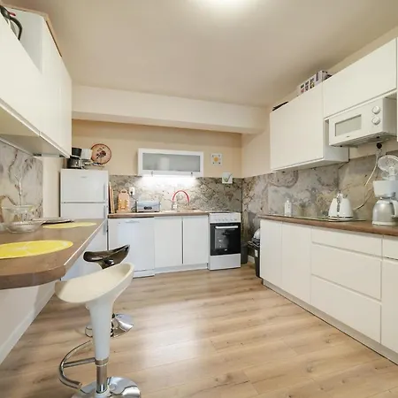 Urszuli 89-606 Ul Turystyczna 39 Хажуковы